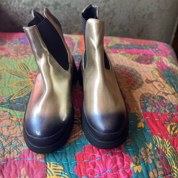 KIDS BOOTS NWOB - Picture 5 of 8